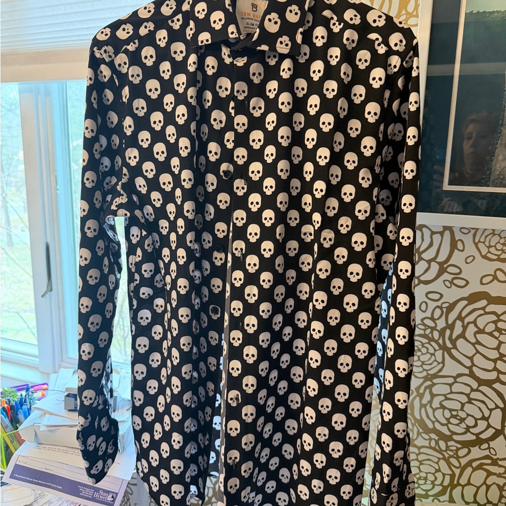 Men’s Black Skull-Print Long-Sleeve Shirt